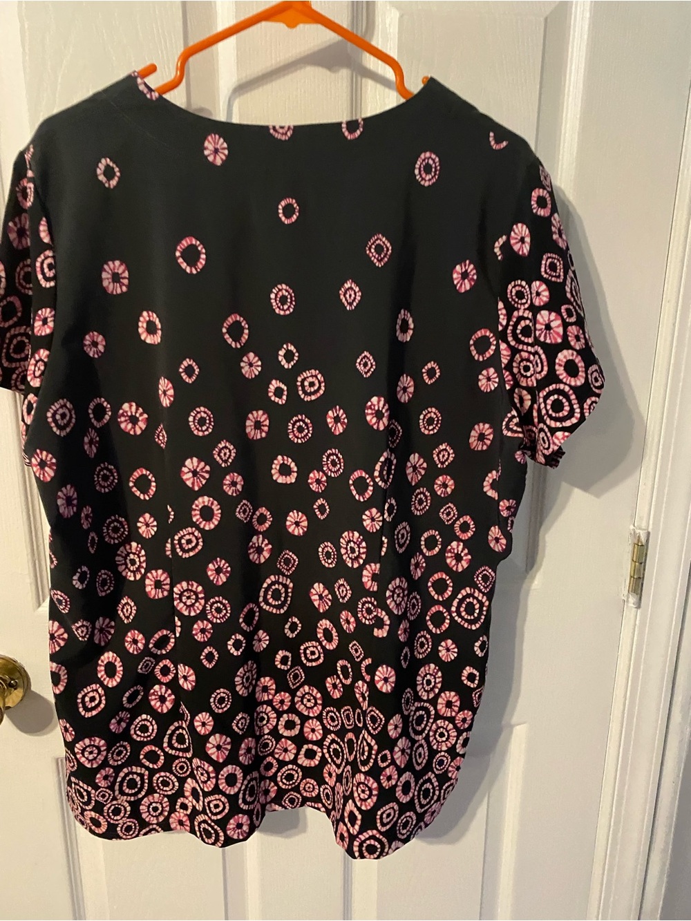 Black V-Neck Short Sleeve Top with Pink Circle Print - Picture 2 of 3